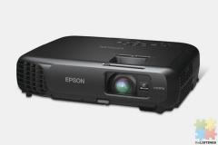 Epson EX5220 Wireless XGA 3LCD Projector bundle with case cables and remote. Mint condition