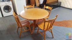 SELLING SOLID WOODEN DINING TABLE & 4 CHAIRS(CAN DELIVER FOR $30)