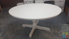 SELLING NICE DESIGN OVAL DINING TABLE(CAN DELIVER FOR $30)