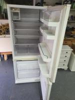 "B QUICK SHOP" (IN TAKAPUNA)SELLING LARGE SIZE F&P TIDE FRIDGE (CAN DELIVER $30)