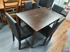 SELLING NEAR NEW DINING SET (CAN DELIVER $30)