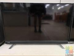 ***GENOA PAY AVAILABLE*** TOSHIBA 40" SMART TV WITH REMOTE
