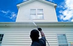 Gutter cleaning and housewash combo