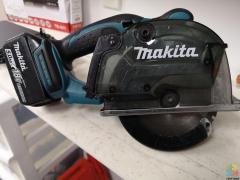 GENOA PAY AVAILABLE - MAKITA DCS552 18V Cordless 136mm Metal Cutter WITH BATTERY