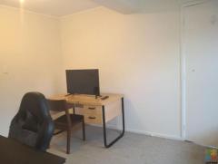 Very handy location - flatmates wanted