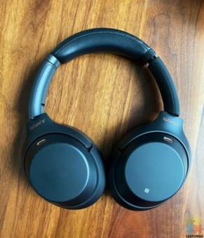 Noise Cancelling Headphones: Sony WH-1000XM3