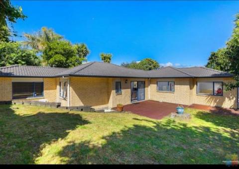 House for Sale 15B Arthur Road, Hill Park, Manurewa