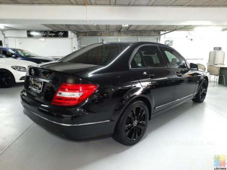 2011 Mercedes C200 Facelift sedan with sports grille & reverse camera for sale