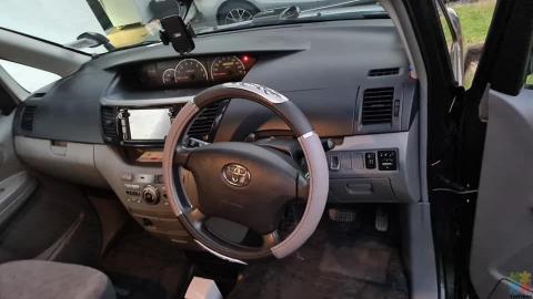 Toyota Voxy 2006 (8 Seater)