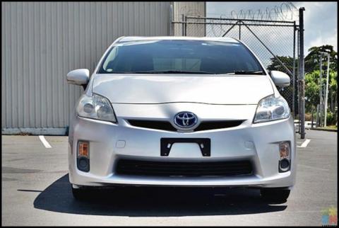 2009 Toyota prius ** reverse camera + aux stereo+steering control**