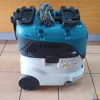 Makita Wet/Dry Vacuum Cleaner 42 Litre