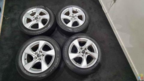 Orginal Toyota Mags ( 5 x 114.3).with Dunlop Tyres (215/60R17) Centre Bore 60.1