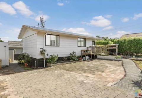 3 Bedroom Neat and Tidy house for sale in Manurewa