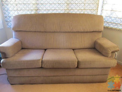 SOFA / COUCH...3 SEATER EXCELLENT CLEAN CONDITION