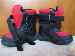Snow boots for boys and Girls size 8
