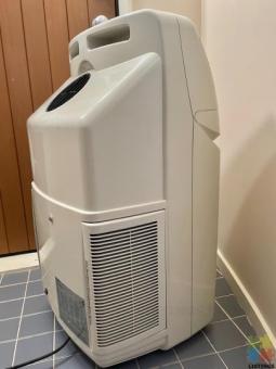 Air Conditioner/ Dehumidifier DeLonghi , Portable but Powerful.