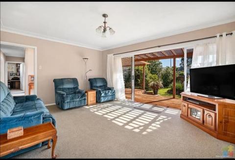Develop or nest in choice is yours House for sale Weymouth/Manurewa