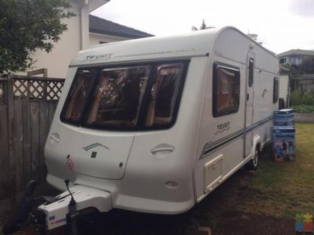 2005 Elddis Teviot – 4 berth with fixed bed and motor movers!