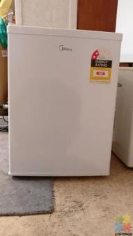 Refrigerator 2.4 Cubic Feet
