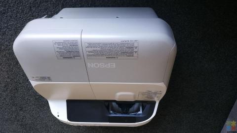 Epson EB-475W Projector