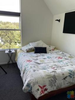 1 Double Room fully furnished with Queen Bed