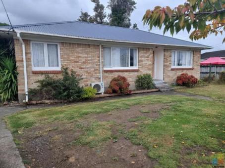 Stand alone in Sutton Cres, Papakura