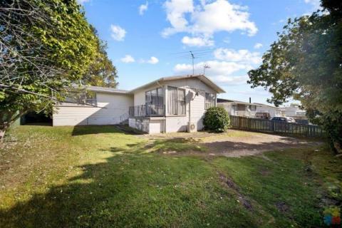 FOR SALE 15 Carbery Place, Manurewa