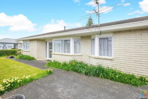 For Sale by auction! Best value in Papatoetoe