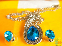 necklace and ear ring set