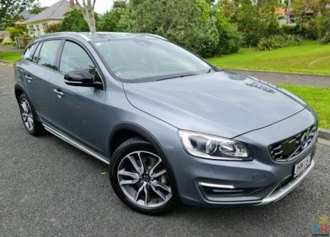 MMACULATELY PRESENTED VOLVO V60 C/ COUNTRY T5 AWD LUX