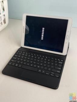 Samsung Galaxy S2 Tablet 32G (LTE version) with Keyboard