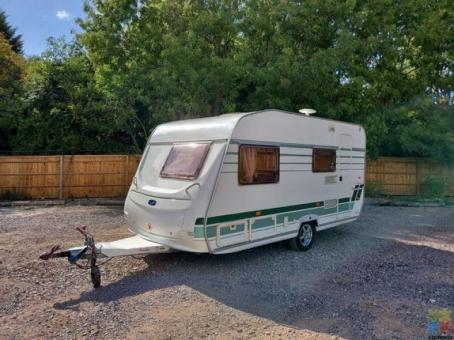 2004 Lunar Chateau 430, 4 berth fixed bed, only 974kg
