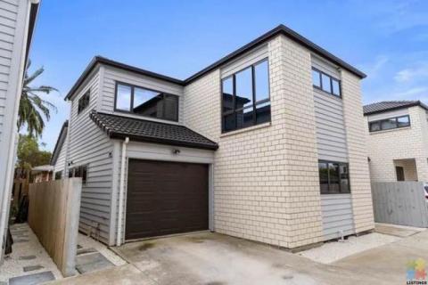 New Stunning listing in the heart of Papakura