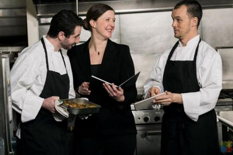 WE ARE HIRING! ARE YOU  RESTAURANT MANAGER MATERIAL?