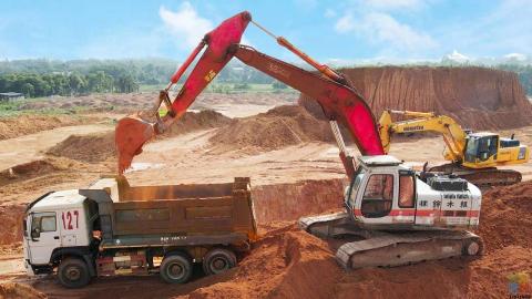 Excavator Operators, Dump truck drivers, Site traffic managers!