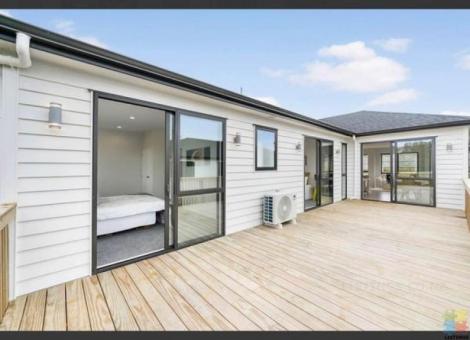 Beautiful brand new brick and weatherboard family home
