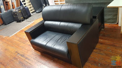 QUALITY LEATHER 2 SEATER COUCH