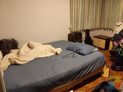 Queen bed sized room