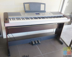 YAMAHA DSX640 Portable Grand Piano.