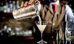 WANTED: SENIOR BAR TENDER WITH FOH SKILLS!