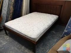 SELLING SOLID WOODEN DOUBLE BED