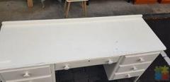 SELLING LARGE AND SOLID DESK