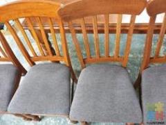 SELLING BEAUTIFUL LARGE X6 SEATER DINING SUITE